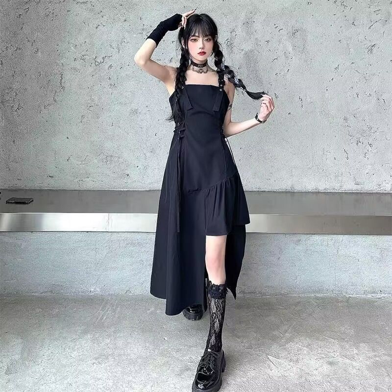 赫本风收腰显瘦吊带连衣裙女春夏新款韩版法式设计感小众裙子