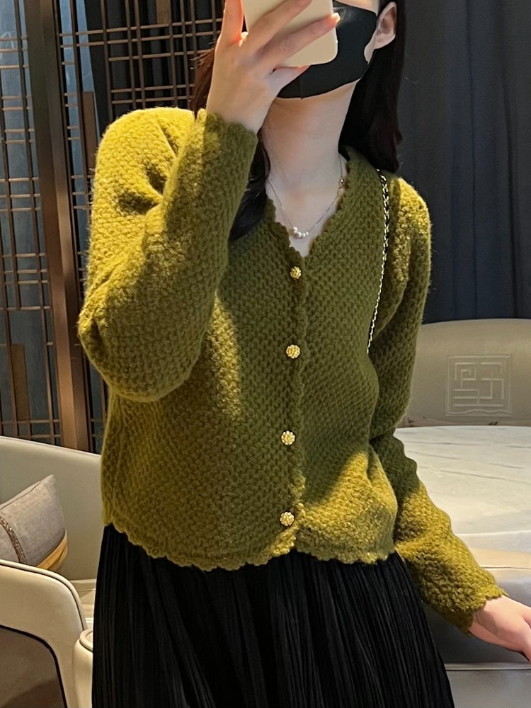 Xiaoxiangfengxiangtao purple V-neck cardigan sweater for women spring new style inner soft waxy sweater jacket for small people