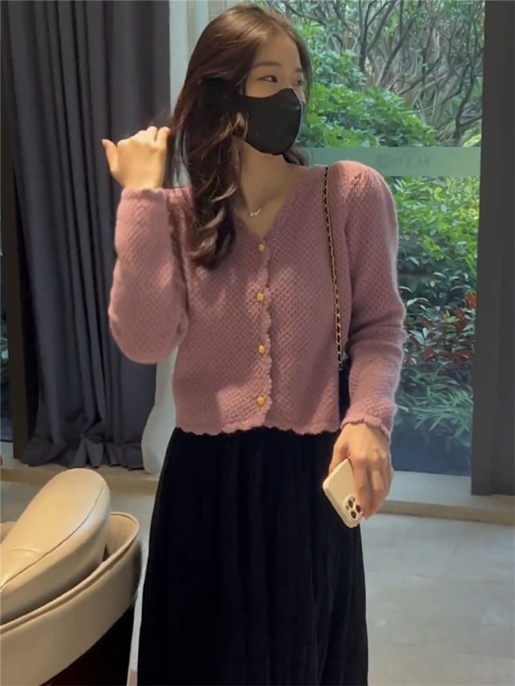 Xiaoxiangfengxiangtao purple V-neck cardigan sweater for women spring new style inner soft waxy sweater jacket for small people