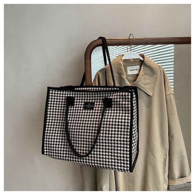 Large Capacity Women's Autumn and Winter Popular Shoulder Plaid Versatile Tote Canvas Handbag Mommy Bag_voghion.com