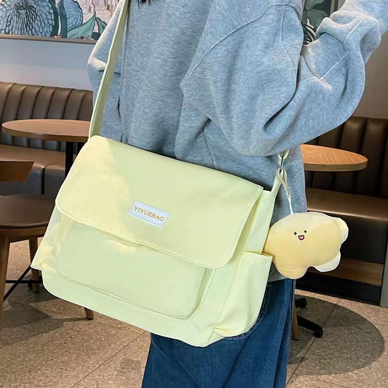 ins large-capacity canvas bag female 2023 new fashion class postman Messenger bag college students all-match tote bag