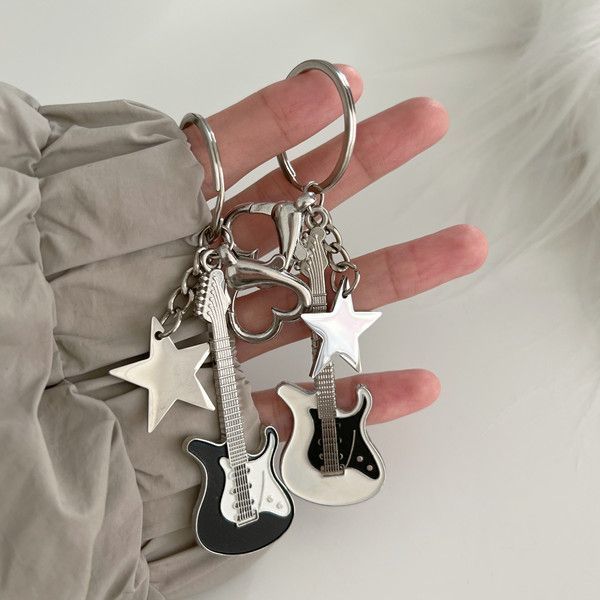 y2k hot girl electric guitar star pendant bass keychain ins American retro pendant pendant sweet cool millennium style