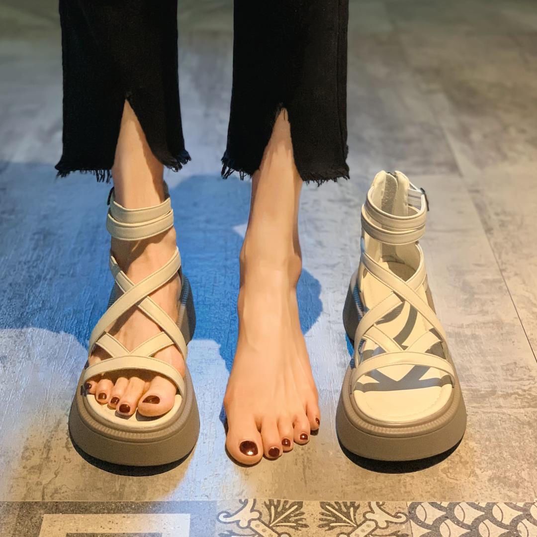 Sandals women's 2023 new summer thick-soled cross-woven all-match rear zipper leisure street hot style Roman sandals