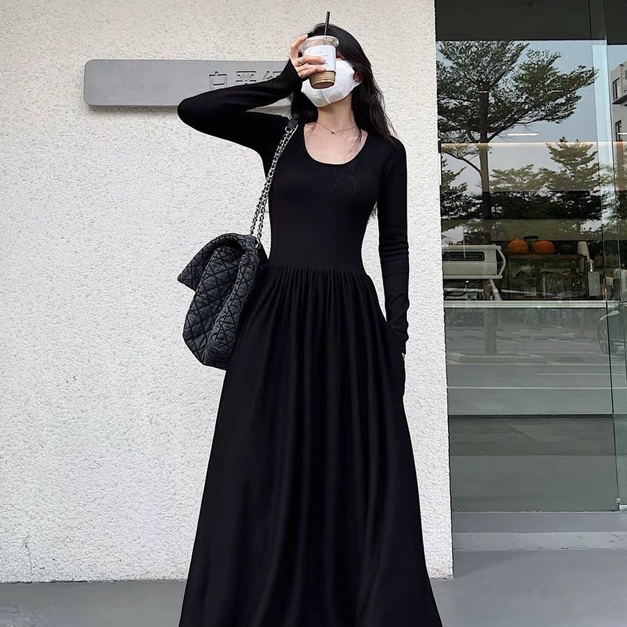 U-neck long-sleeved dress 2023 spring, autumn and winter new self-cultivation big swing long skirt with waist slimming and tall black mopping skirt