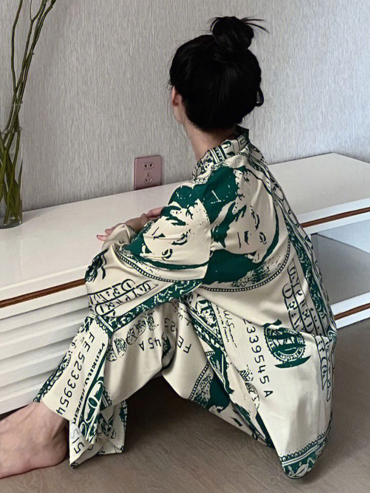 2023 new French style ice silk pajamas women's spring and autumn British style trendy retro high-end ink painting home clothes