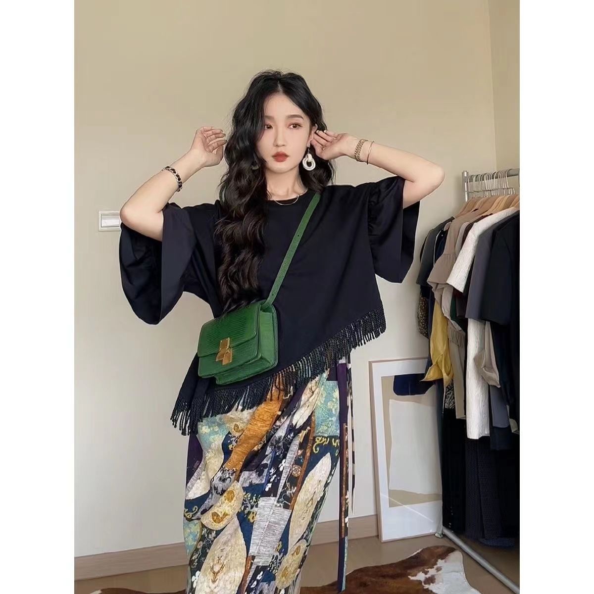 Large size short-sleeved t-shirt women's 2023 summer new high-end retro irregular fringed top with bottoming shirt