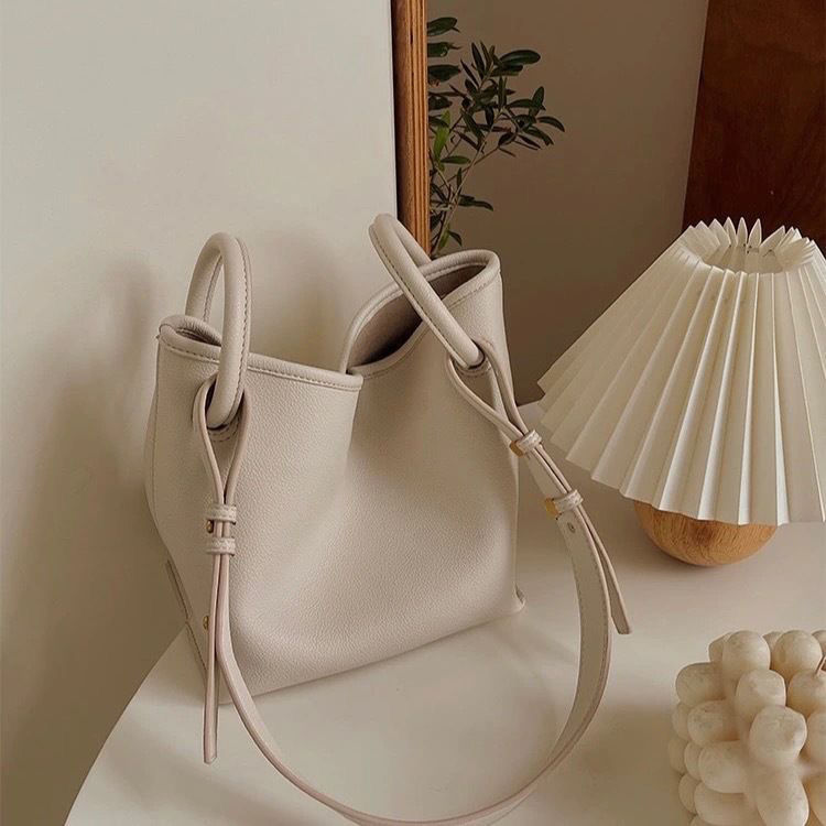 2023 New Products Niche Designer Style Simple Handbag One Shoulder Messenger Bag Soft Waxy Tote Bun Mother Bag