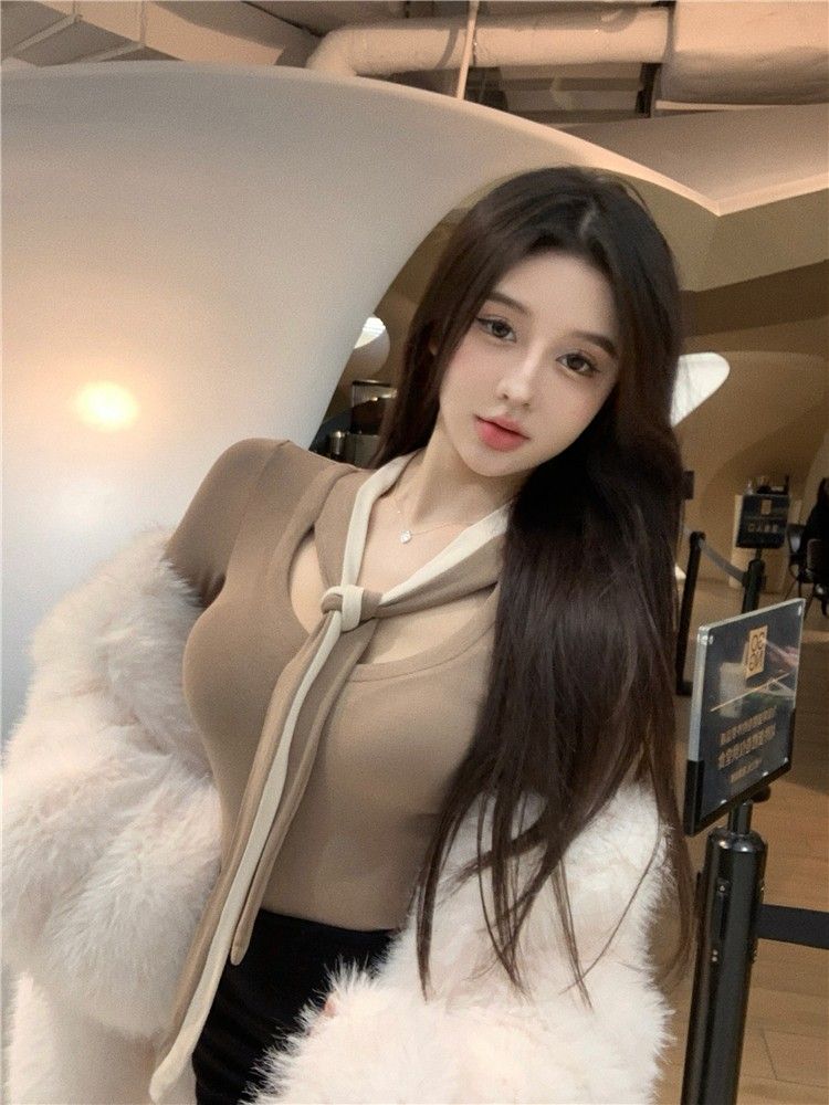 Design sense strap tight chest show big spring autumn winter bottoming shirt female small fragrant style hot girl fashion outerwear t-shirt