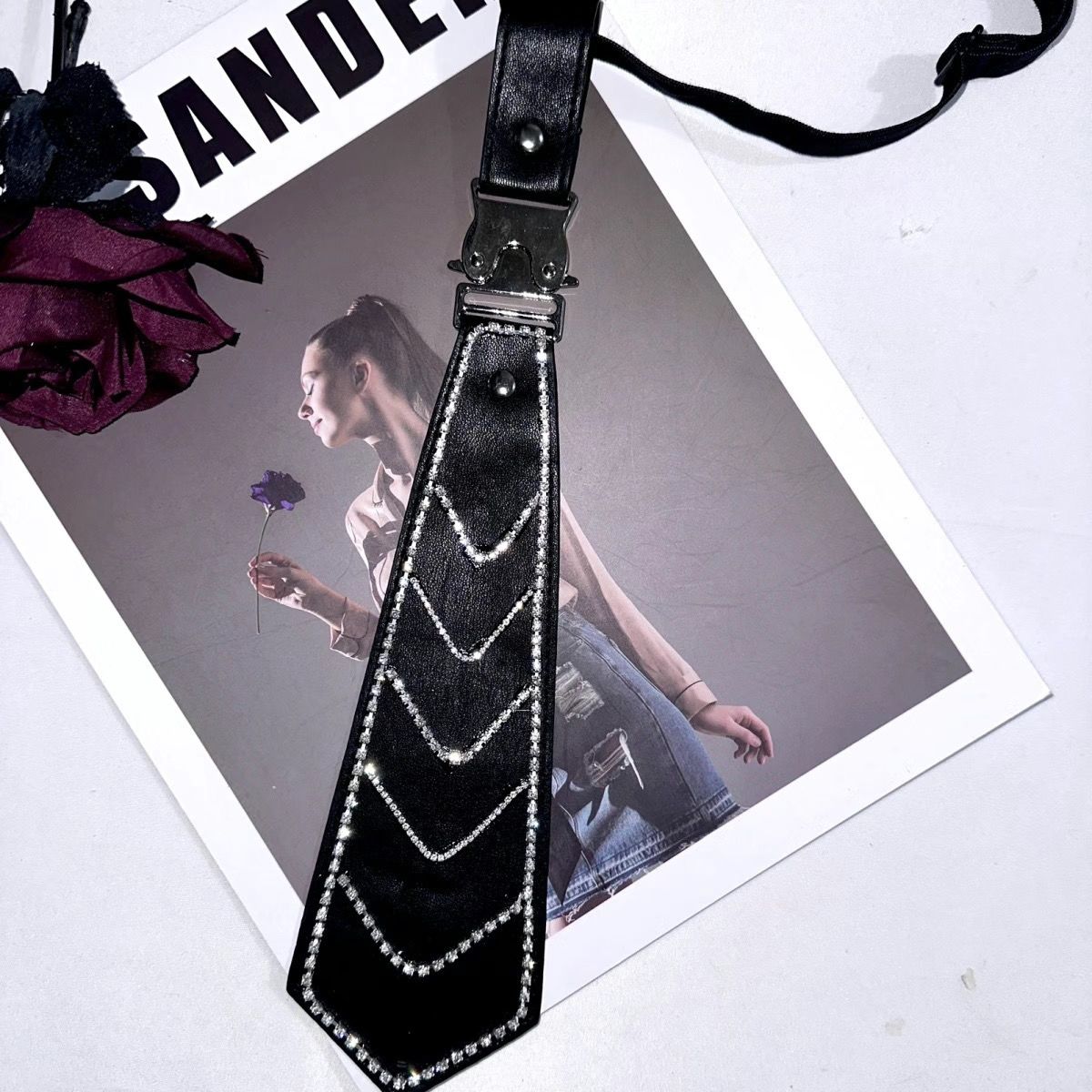 Cravatta stile diamante alla moda piccola e profumata, cravatta in pelle di alta qualità, fiore, diamante brillante, cervo che salta femminile_voghion.com