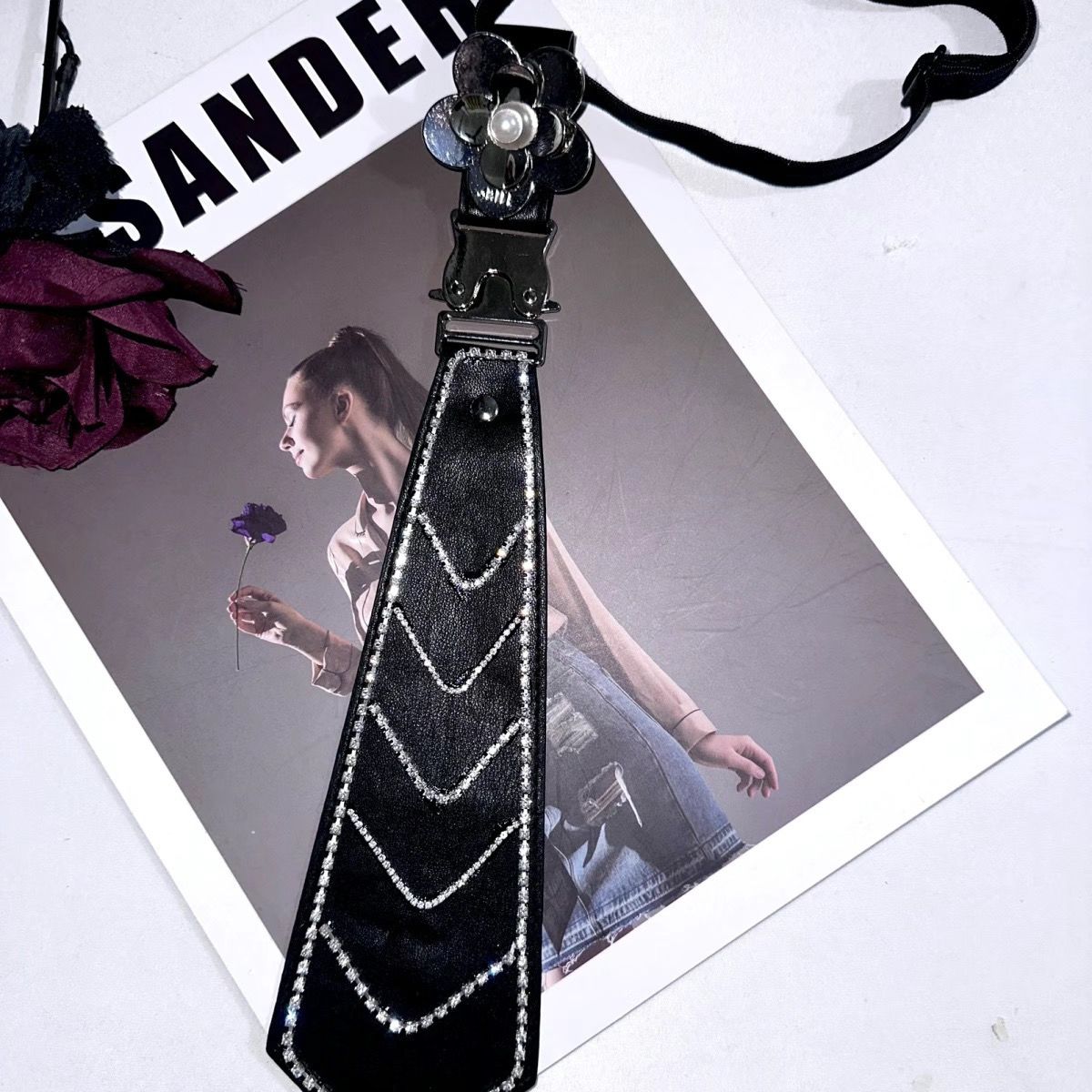 Cravatta stile diamante alla moda piccola e profumata, cravatta in pelle di alta qualità, fiore, diamante brillante, cervo che salta femminile_voghion.com