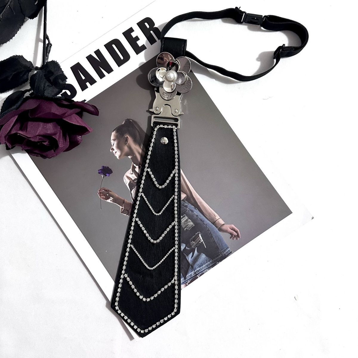 Cravatta stile diamante alla moda piccola e profumata, cravatta in pelle di alta qualità, fiore, diamante brillante, cervo che salta femminile_voghion.com