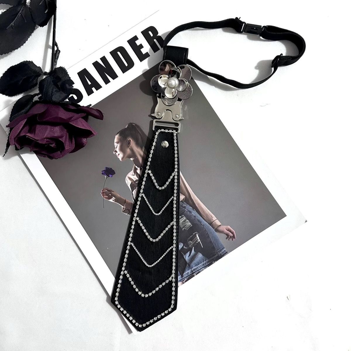 Cravatta stile diamante alla moda piccola e profumata, cravatta in pelle di alta qualità, fiore, diamante brillante, cervo che salta femminile_voghion.com