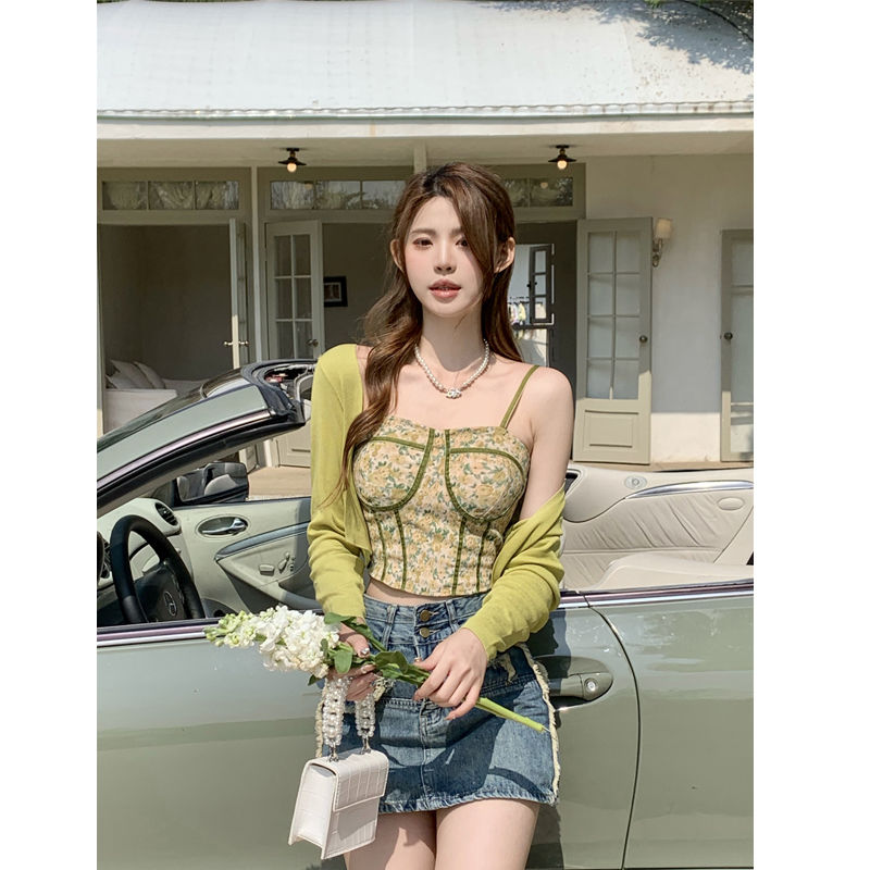 Retro hot girl floral camisole vest short section layered long-sleeved cardigan female summer 2023 new fashion suit