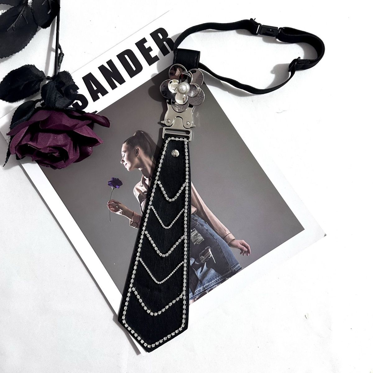 Cravatta stile diamante alla moda piccola e profumata, cravatta in pelle di alta qualità, fiore, diamante brillante, cervo che salta femminile_voghion.com