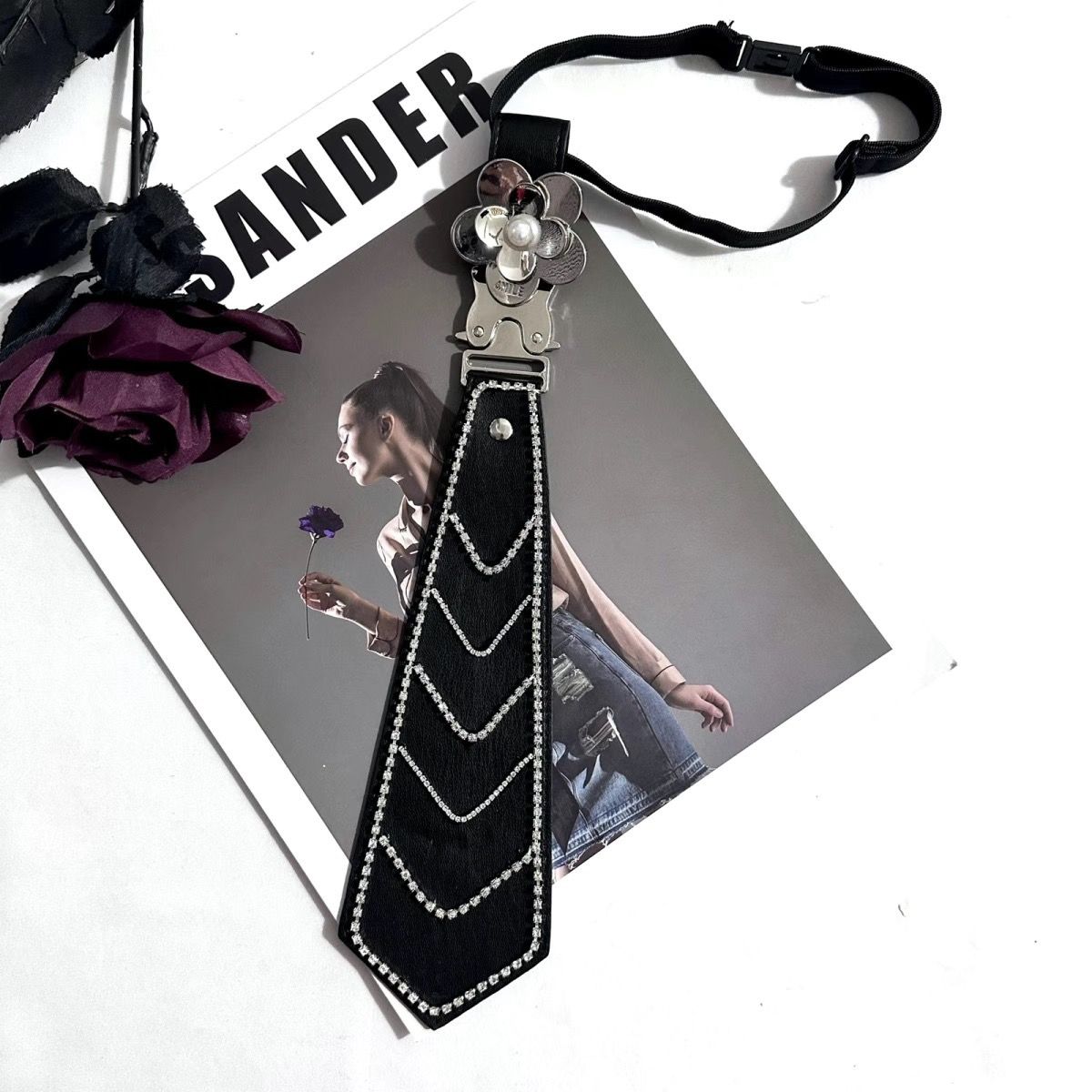 Cravatta stile diamante alla moda piccola e profumata, cravatta in pelle di alta qualità, fiore, diamante brillante, cervo che salta femminile_voghion.com