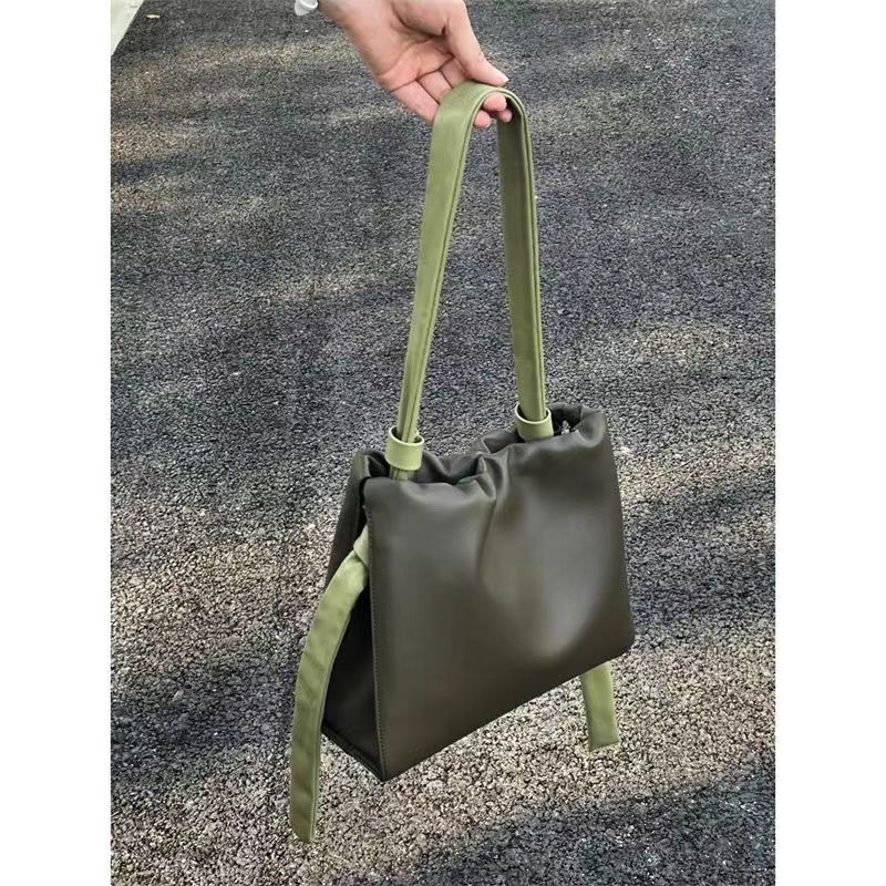 復古包包女2023新款托特包小眾大容量通勤包手提水桶包單肩斜挎包