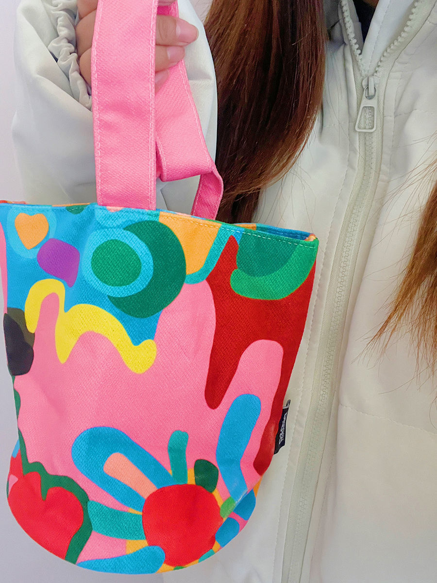 High-value personalized design bag women 2023 new fashion canvas graffiti large-capacity portable single-shoulder bucket bag
