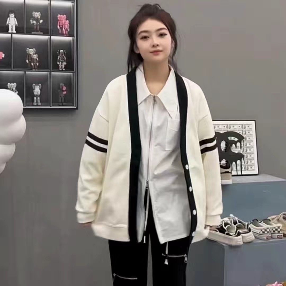 Lazy college wind jacket milk fufu cardigan female design sense niche 2023 early spring and autumn new long-sleeved top