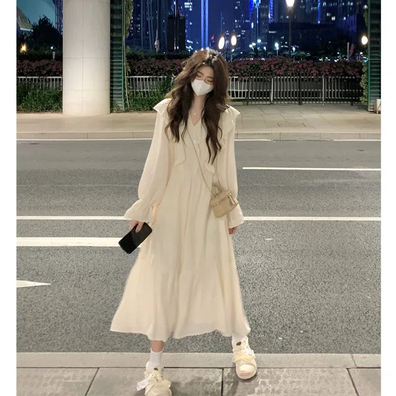 溫柔風V領長袖連衣裙女春季2023新款荷葉邊高級感收腰顯瘦長裙子