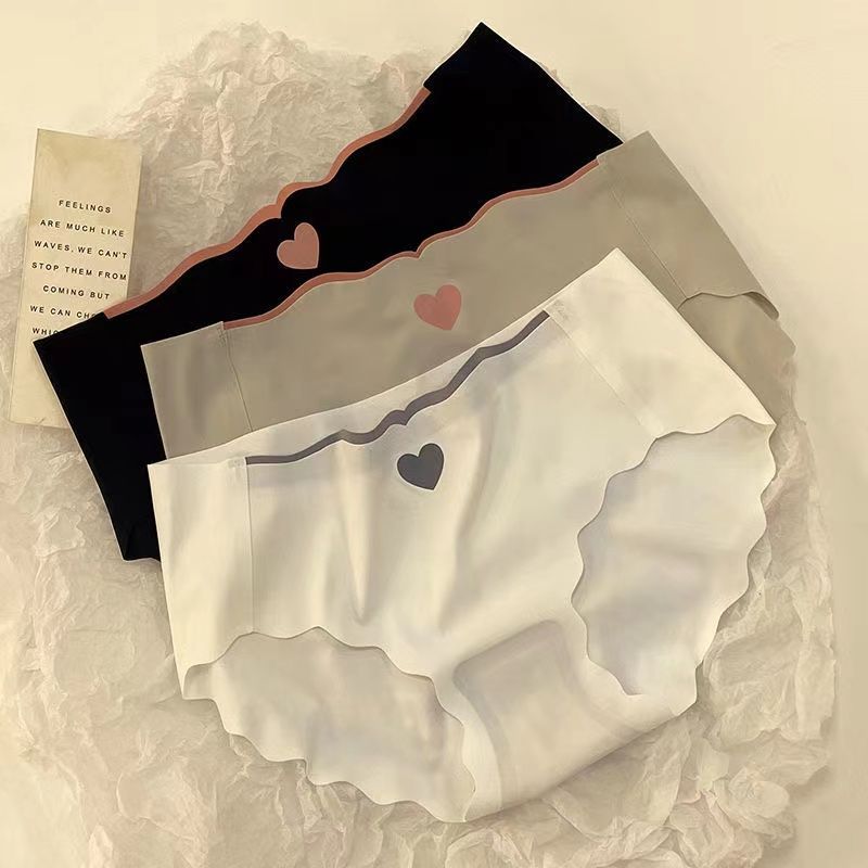 冰絲內褲女少女學生日系無痕可愛中腰提臀夏季清涼抗菌三角短褲頭