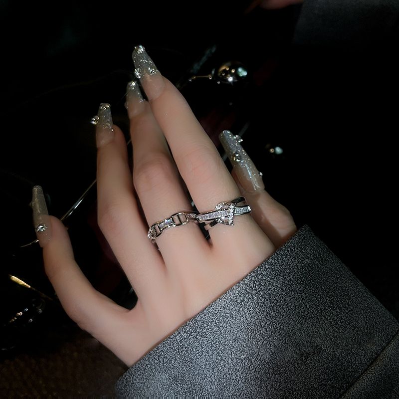 银色字母戒指女小众时尚个性开口可调节食指戒冷淡风轻奢微镶指环