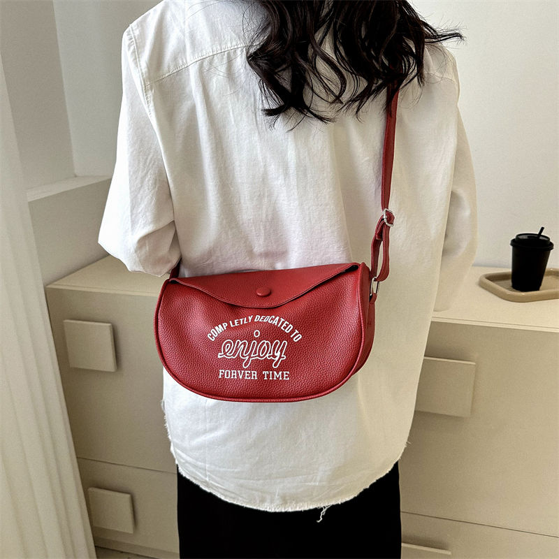 Versatile ins messenger bag female  new trendy Korean alphabet saddle bag student casual dumpling bag chest bag