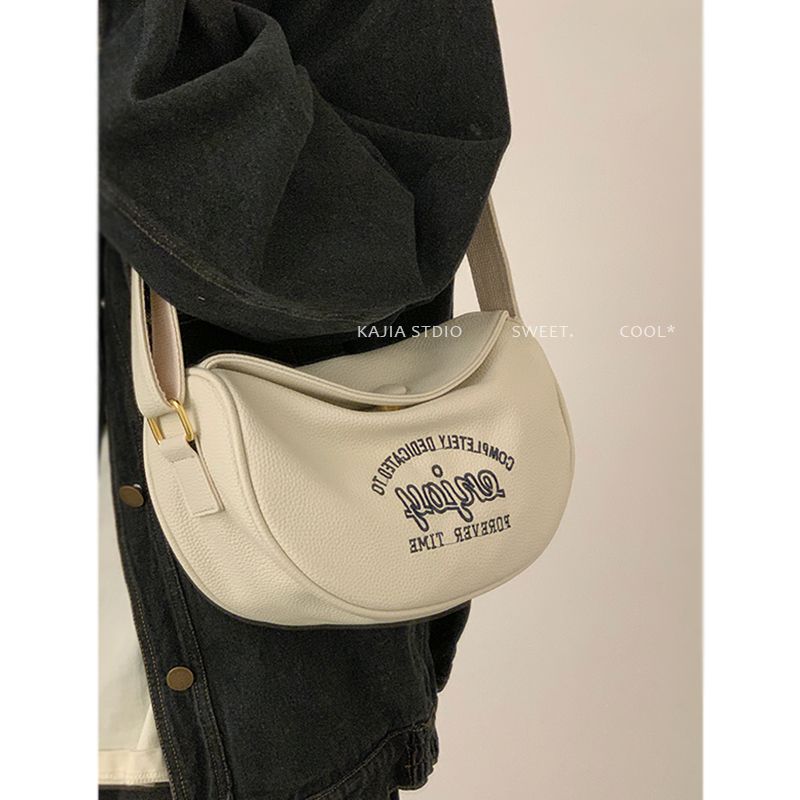 Versatile ins messenger bag female  new trendy Korean alphabet saddle bag student casual dumpling bag chest bag