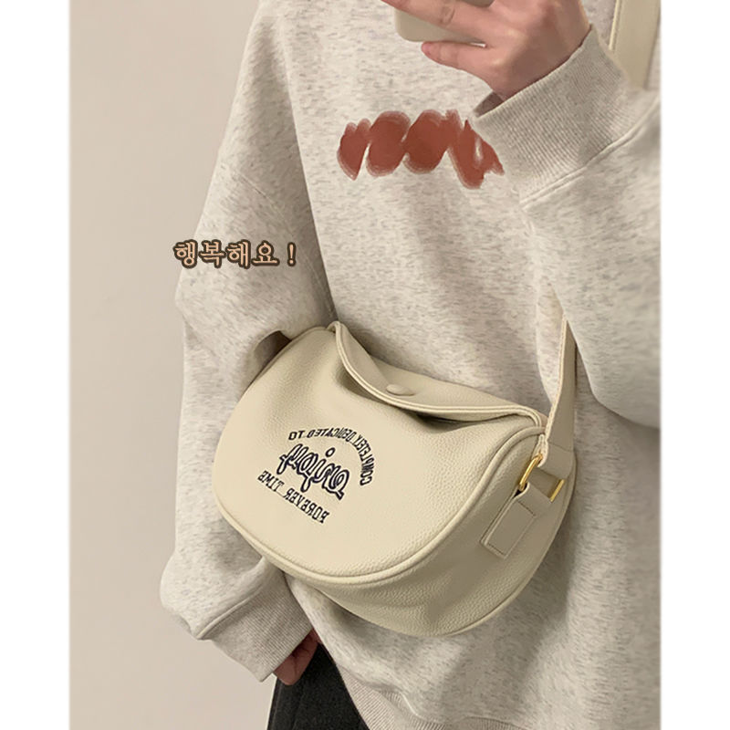 Versatile ins messenger bag female  new trendy Korean alphabet saddle bag student casual dumpling bag chest bag