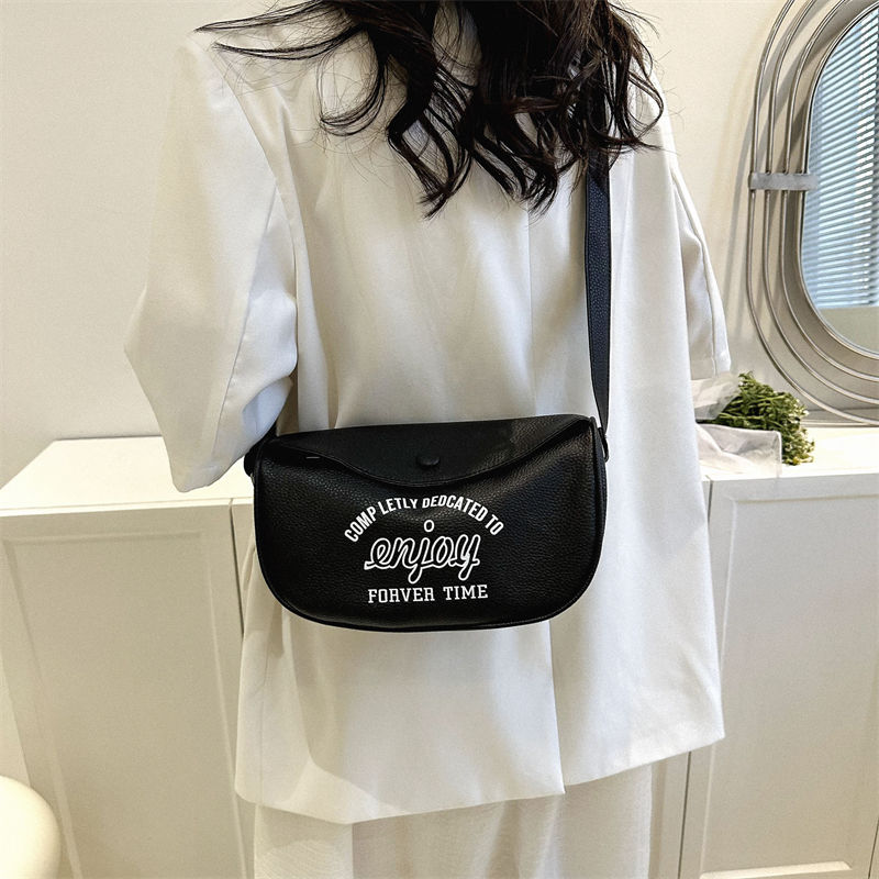 Versatile ins messenger bag female  new trendy Korean alphabet saddle bag student casual dumpling bag chest bag