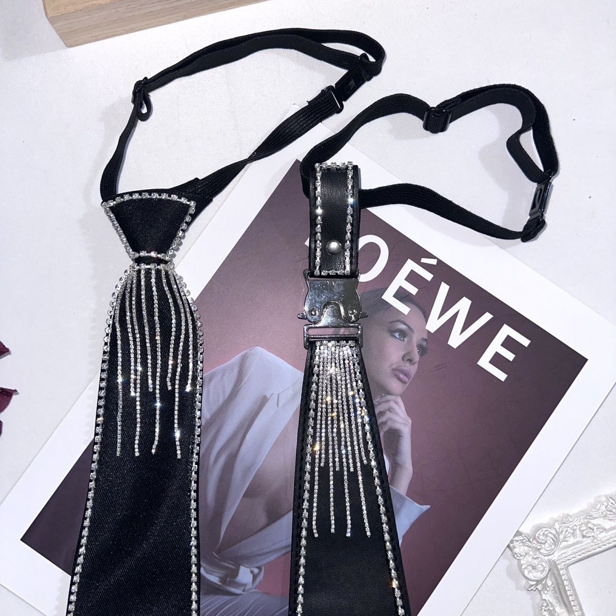 Cravatta personalizzata in pelle con frange di diamanti flash elastica libera pigra uniforme preppy per nuovi studenti_voghion.com