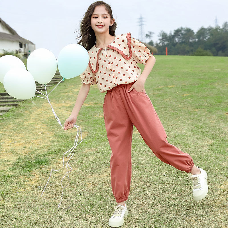 女童套裝夏裝2023新款兒童娃娃領波點襯衫九分褲束腳褲運動兩件套