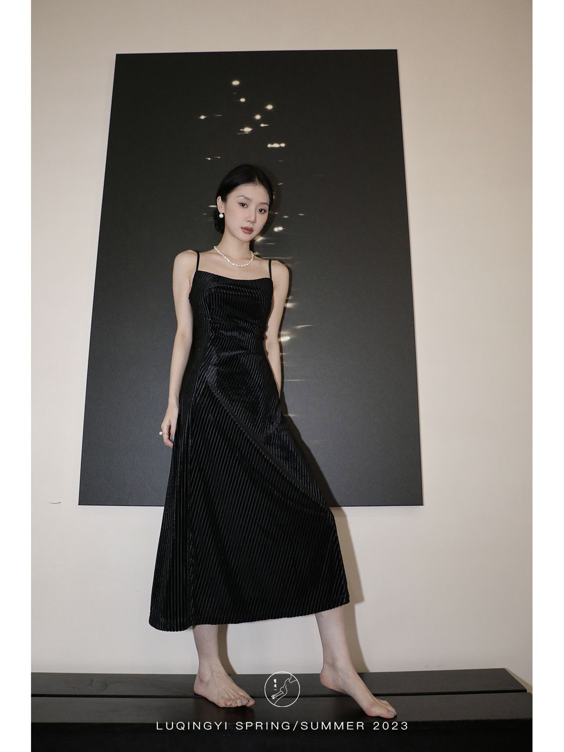 Lu Qingyi [Eros] velvet suspender skirt women's spring new shirring design temperament tea break French dress