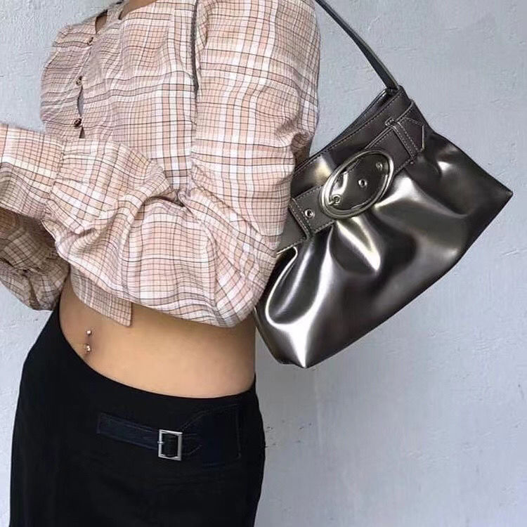 2023 new designer brand personality wrinkled leather buckle underarm bag versatile commuting handbag versatile