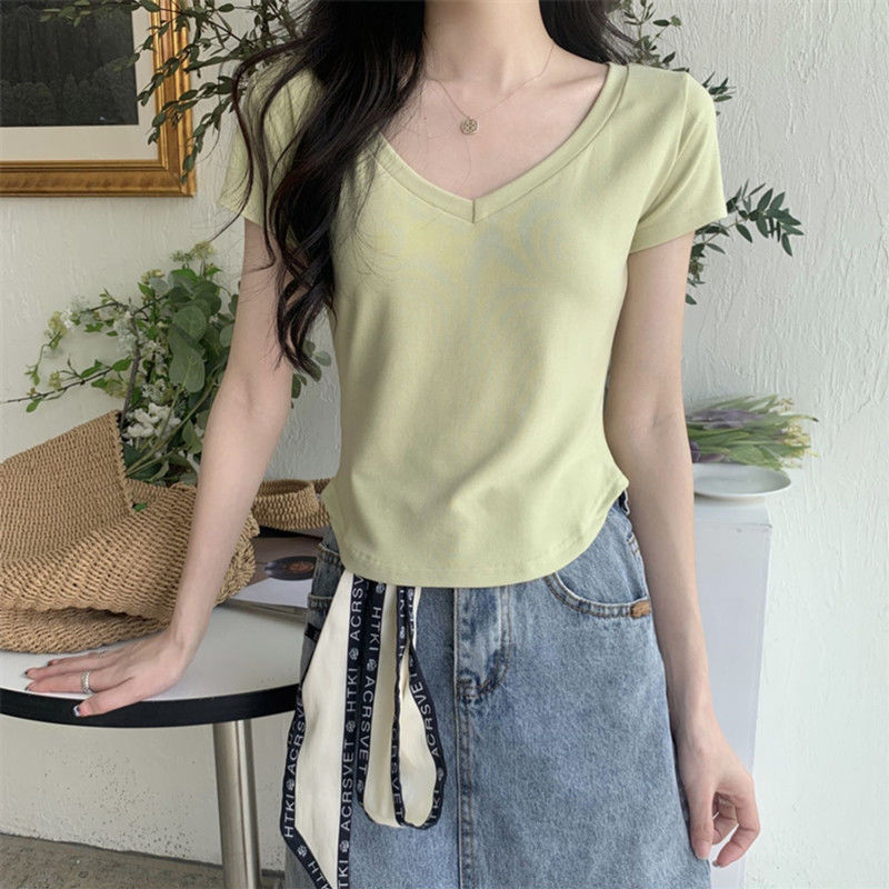 Retro French pure desire style v-neck short-sleeved t-shirt female 2023 summer new bottoming shirt slim Korean version hot girl top