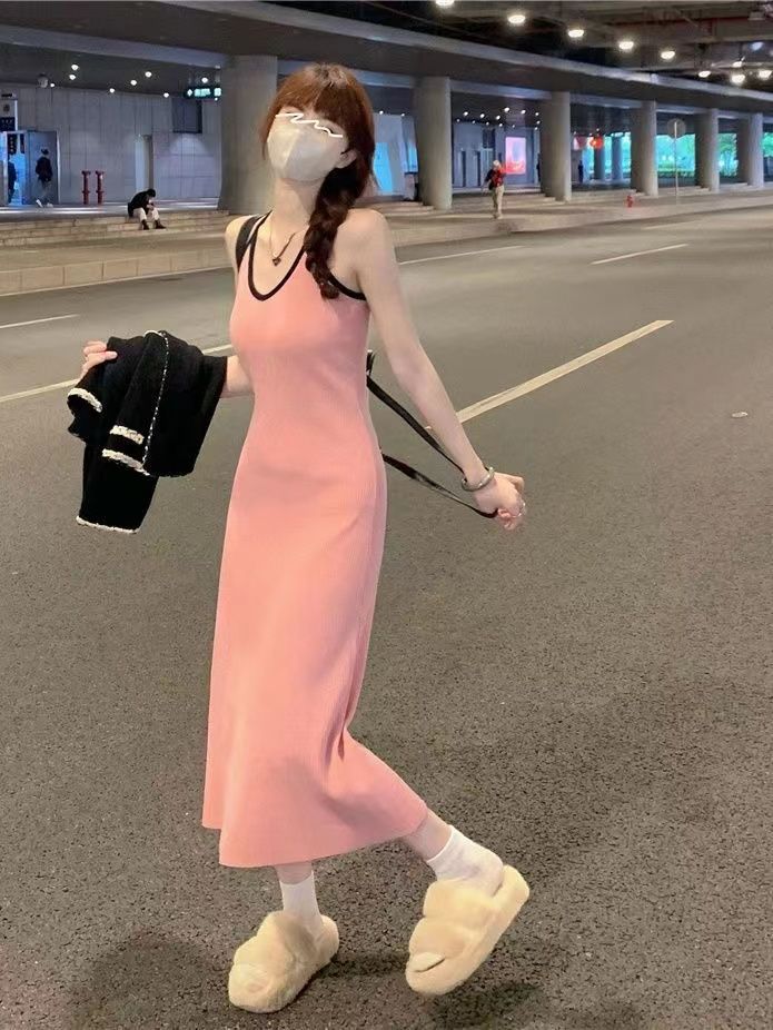 Pure desire wind suspender dress women's summer 2023 new color contrast backless design sense of slim fit and thin bag hip skirt