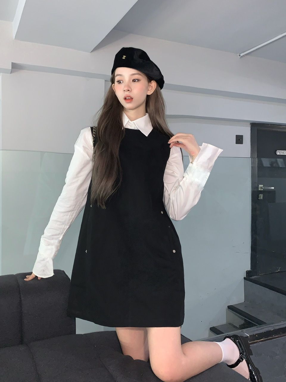 2023新款春装韩版chic百搭长袖白衬衫+黑色背心连衣裙两件套装女