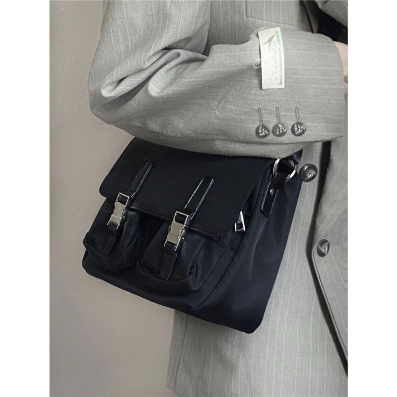 Niche bag women's  new high-end portable locomotive messenger bag nylon canvas bag all-match one-shoulder tooling bag