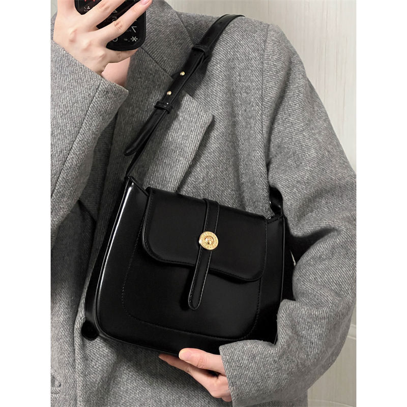 Korean black bag 2023 new middle-aged bag vintage retro shoulder bag college students class underarm bag