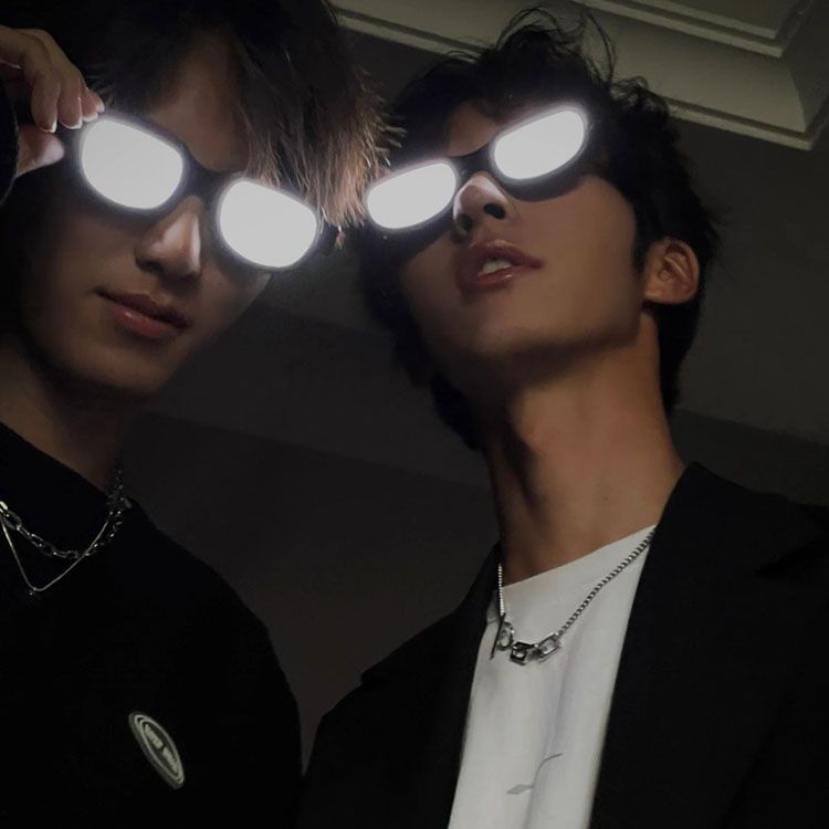 Conan's same LED technology light-up funny glasses bar disco sunglasses cos two-dimensional birthday gift props