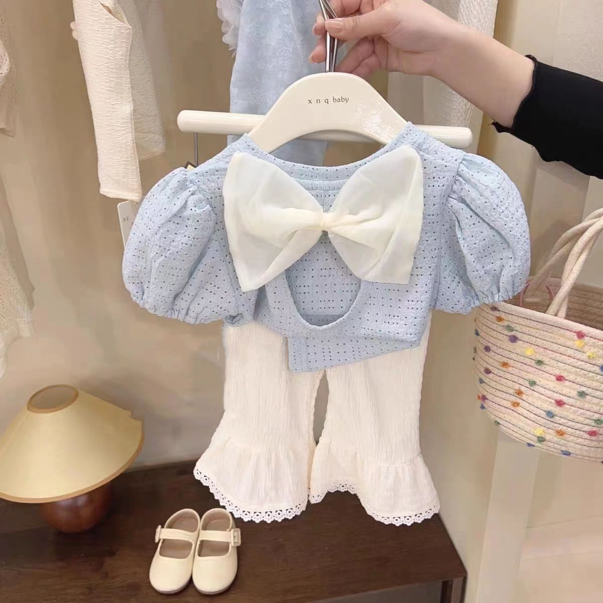 女童夏季套裝2023新款洋氣兒童蝴蝶結露背短袖休閒褲子兩件套潮