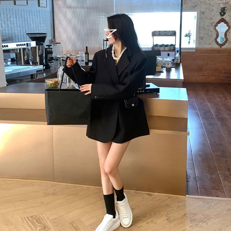 Black suit jacket women's high-end 2023 spring and autumn new oversize small person loose shoulder pad suit new