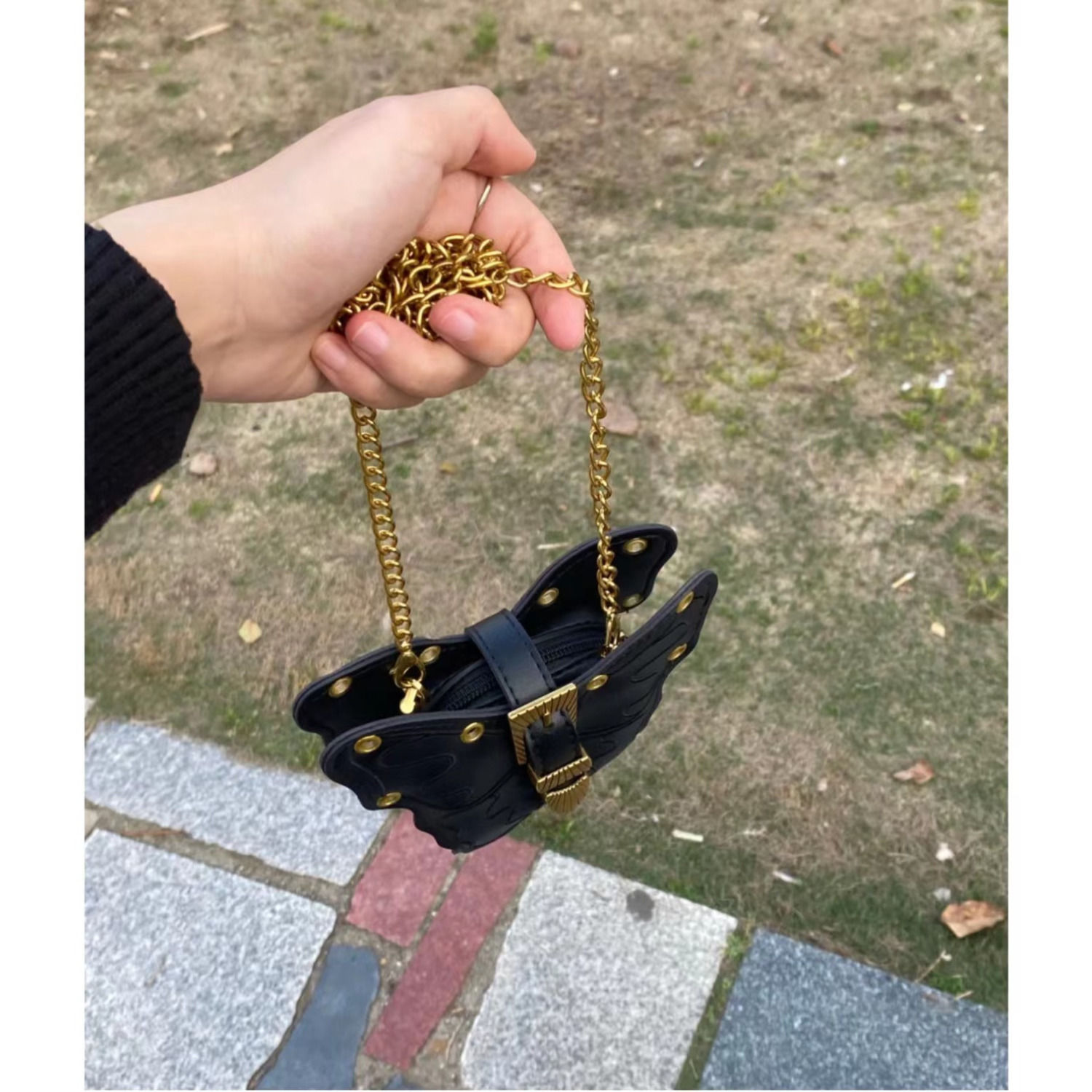 Unique niche design chain mini bag 2023 new women's bag high-end spring retro personality Messenger bag