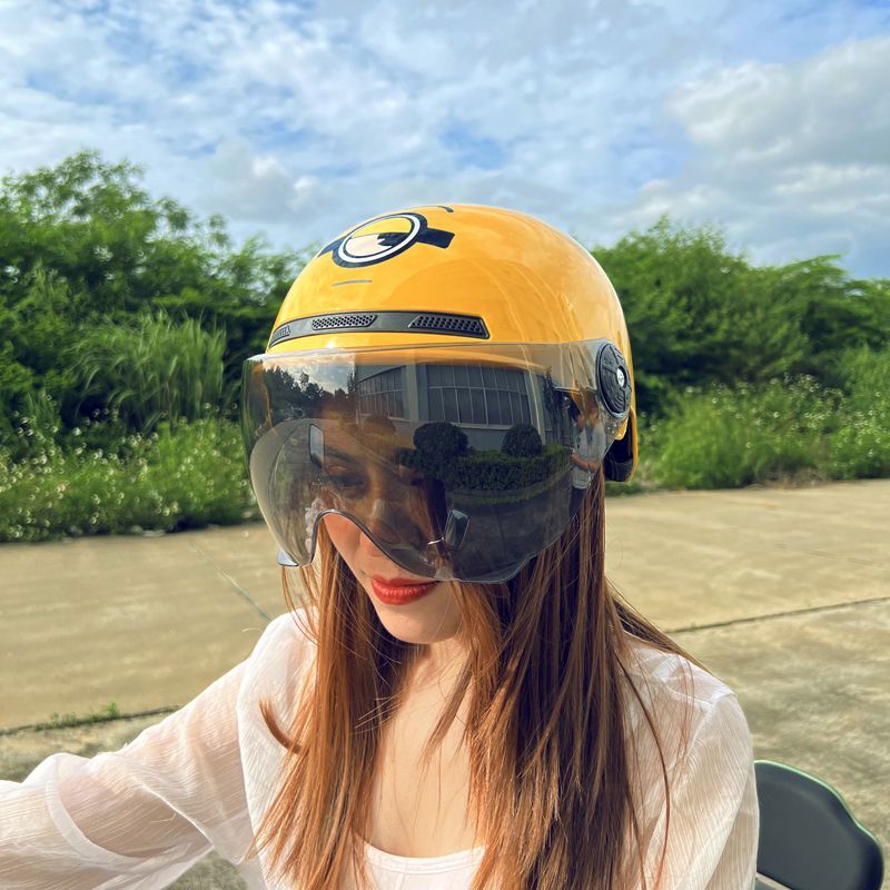 Chengye电动车头盔小黄人男女四季通用夏天防晒半盔电瓶车安全帽