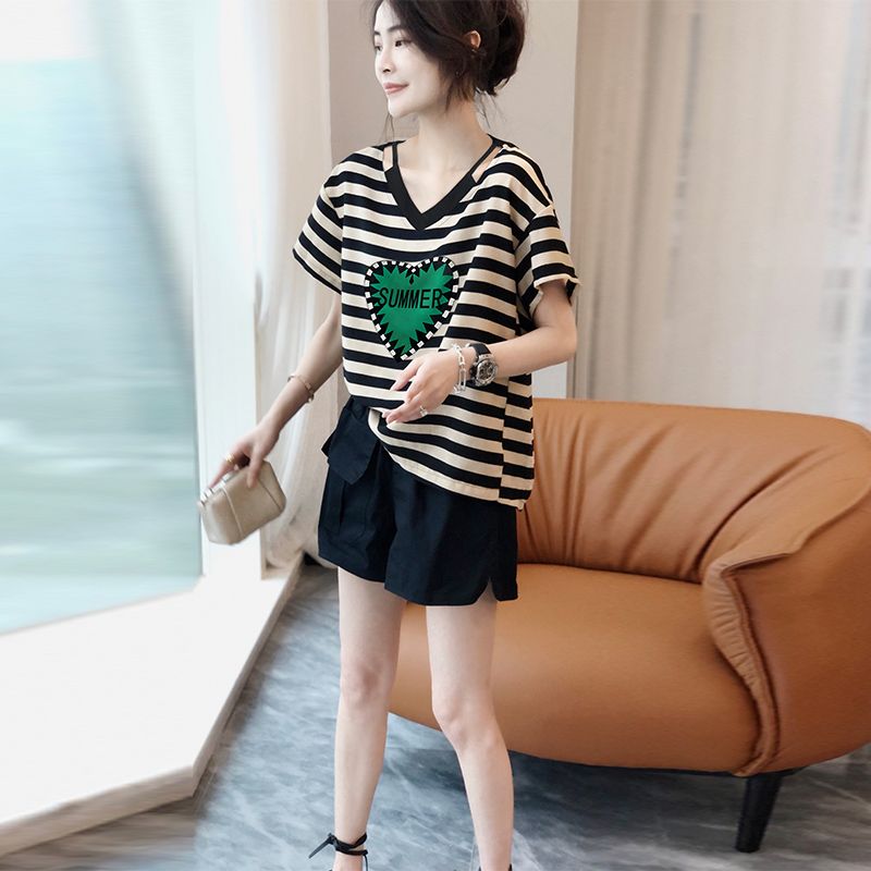 Large size V-neck design hollow stripe fashion loose short-sleeved T-shirt ladies tops summer clothes fat mm2-300 catties