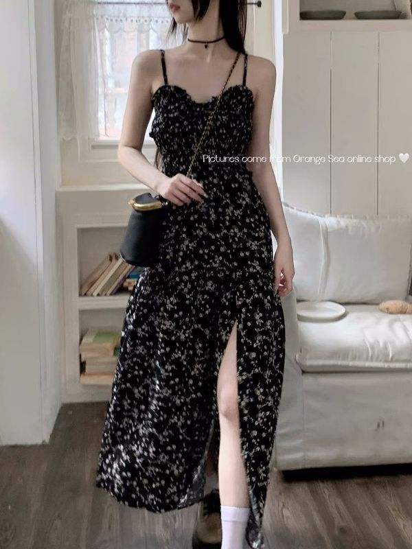 碎花抹胸連衣裙女裝早春季2023年新款內搭開叉吊帶黑色氣質長裙子