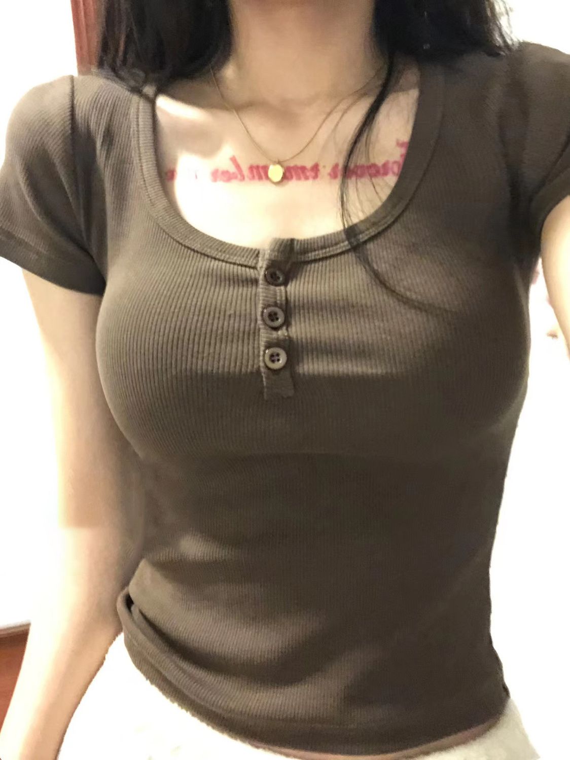純欲風短袖t恤女夏季新款設計感小眾顯胸大修身顯瘦U領甜辣上衣