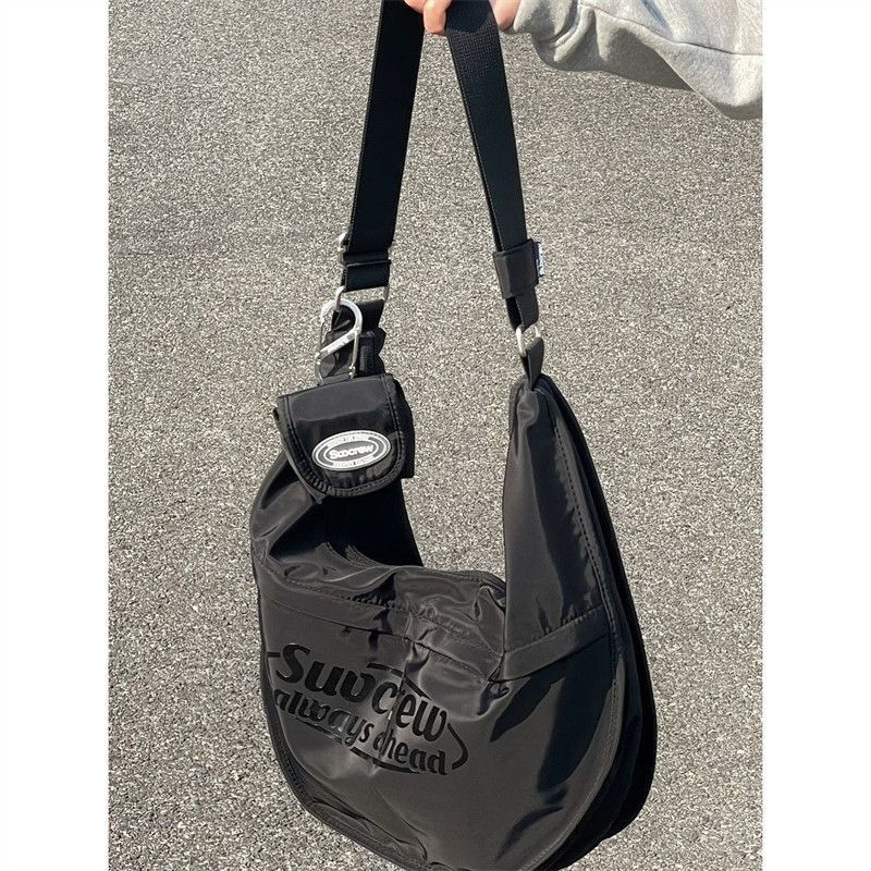 Korean bag women's 2023 new Messenger bag niche school commuting bag large-capacity shoulder bag campus dumpling bag