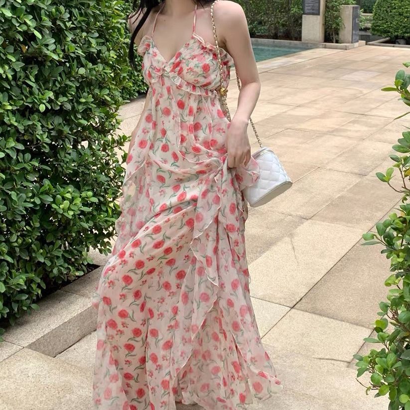 純欲溫柔風碎花吊帶連衣裙女2023夏季新款收腰顯瘦很仙開衩長裙子