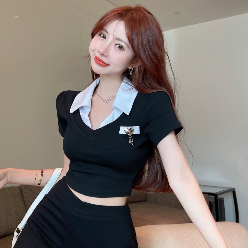 Contrast color lapel right shoulder short-sleeved T-shirt for women summer 2023 new sweet and spicy navel exposed slim waist slimming short top