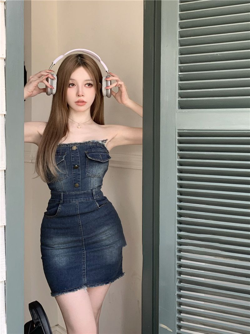 American retro denim tube top dress for women 2024 summer hot girl skirt waist slimming raw edge hip-covering short skirt